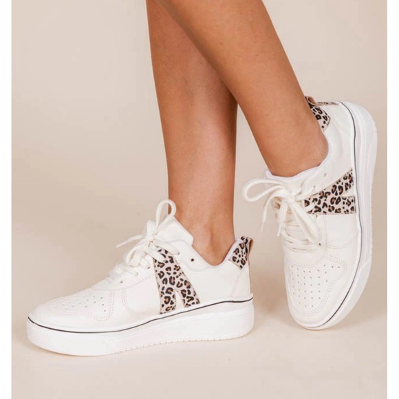 Pink Lily Shoes - NWOT PINK LILY EDIE LEOPARD AND WHITE SNEAKERS        Size 8